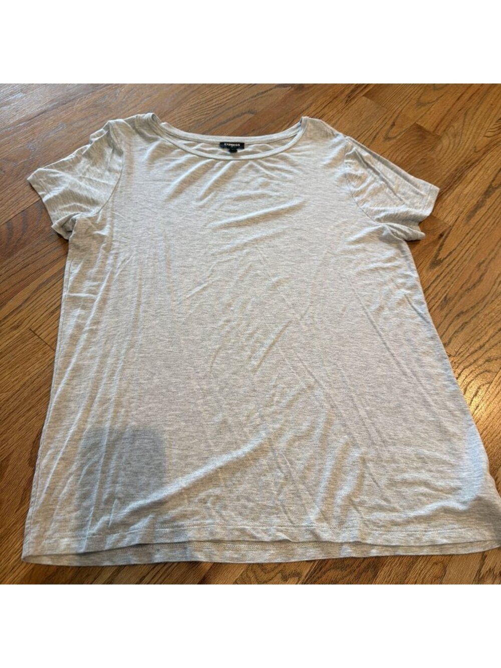 EXPRESS WOMENS SOFT GRAY LUXE T SHIRT LARGE